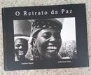 O Retrato da Paz / Angola - frica / Com dedicatria folha de rosto do Fotogrrafo de Taques-Julio Cesar Lima (Textos) / Leandro Taques (Fotografias)