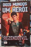 DOIS MUNDOS UM HER�I -REZENDEEVIL