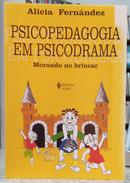 PSICOPEDAGOGIA EM PSICODRAMA - MORANDO NO BRINCAR-ALICIA FERN�NDEZ